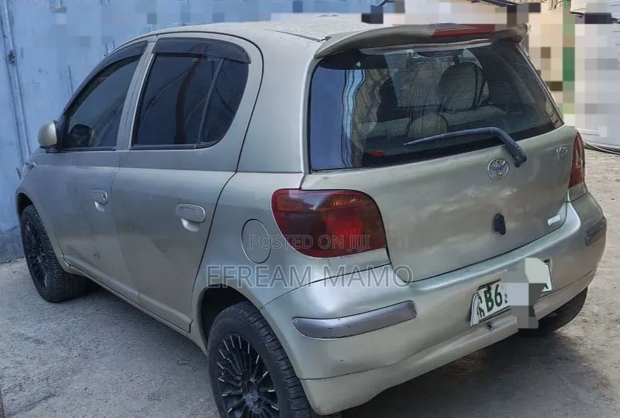 Toyota Vitz 2004 Gray