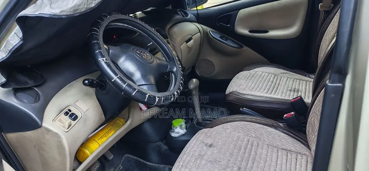 Toyota Vitz 2004 Gray