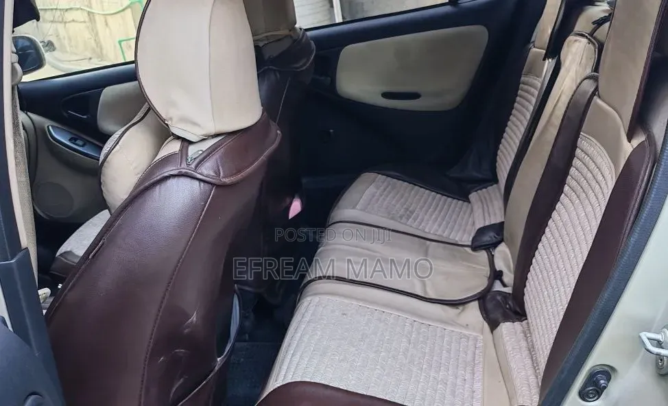Toyota Vitz 2004 Gray