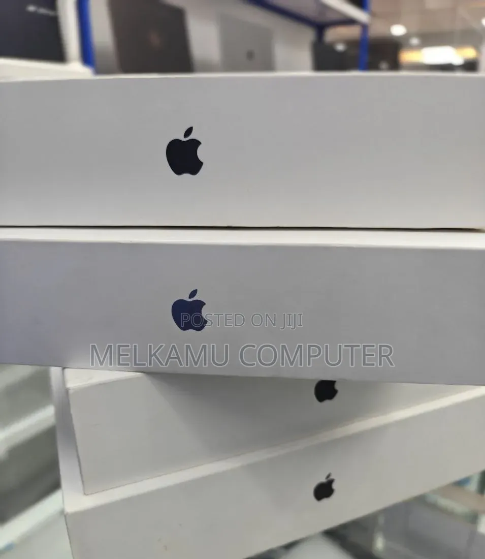 New Laptop Apple MacBook Pro 2025 M5 36GB Apple M5 SSD 2T