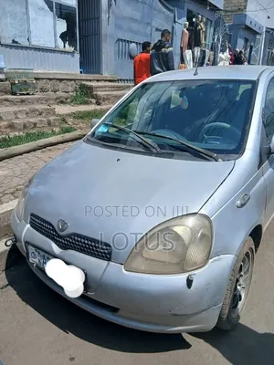 Toyota Vitz 2001 Gray