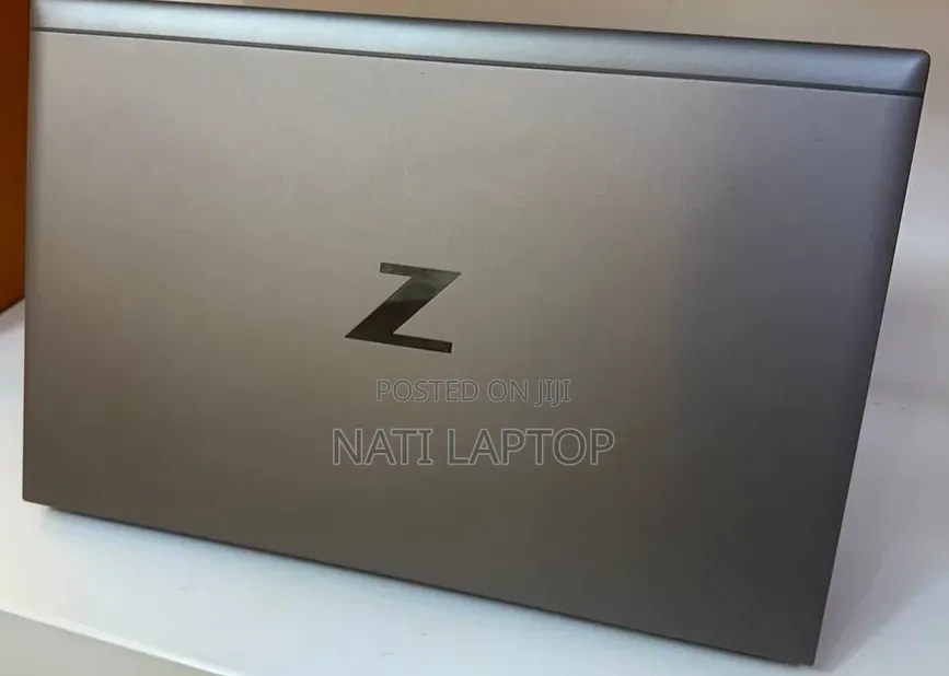 New Laptop HP ZBook Firefly G8 16GB Intel Core i7 SSD 512GB