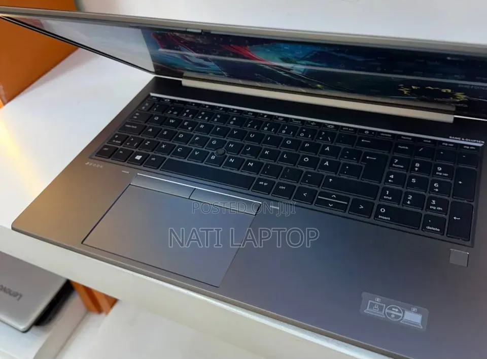 New Laptop HP ZBook Firefly G8 16GB Intel Core i7 SSD 512GB