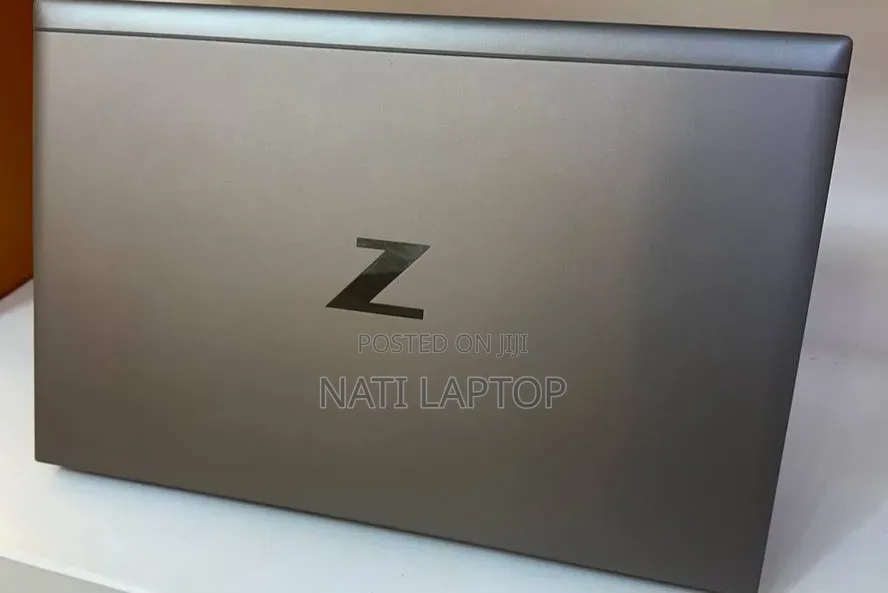 New Laptop HP ZBook Firefly G8 16GB Intel Core i7 SSD 512GB
