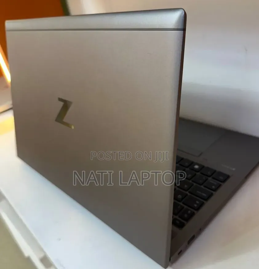 New Laptop HP ZBook Firefly G8 16GB Intel Core i7 SSD 512GB