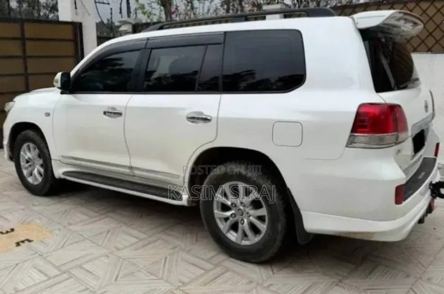 Toyota Land Cruiser 4.0 V6 GX-R 2014 White