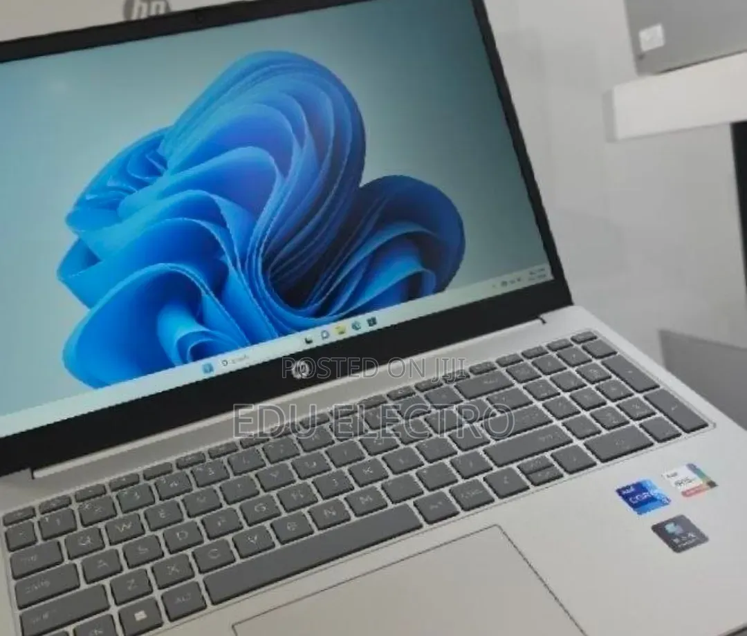 New Laptop HP Elitebook 830 G11 16GB Intel Core i7 SSD 512GB