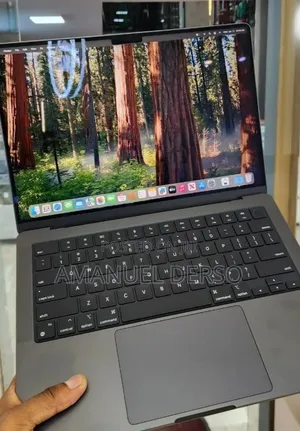 New Laptop Apple MacBook Air 2024 M3 18GB Apple M3 Pro SSD 512GB