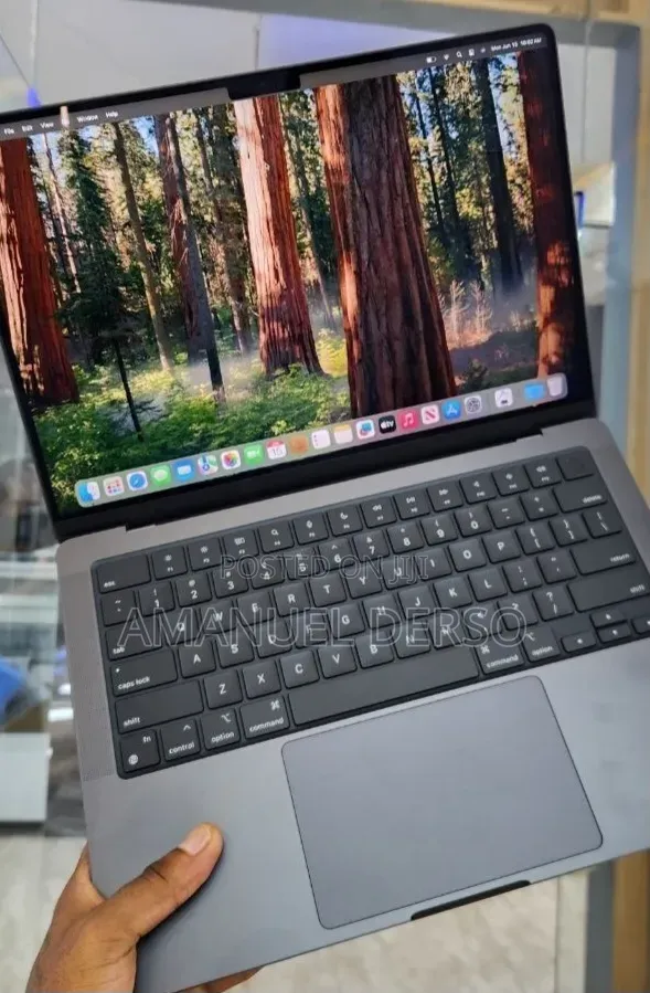 New Laptop Apple MacBook Air 2024 M3 18GB Apple M3 Pro SSD 512GB