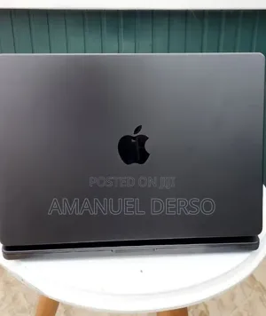 New Laptop Apple MacBook Air 2024 M3 18GB Apple M3 Pro SSD 512GB