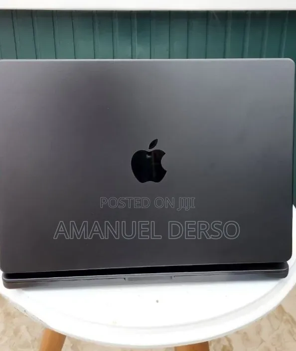 New Laptop Apple MacBook Air 2024 M3 18GB Apple M3 Pro SSD 512GB