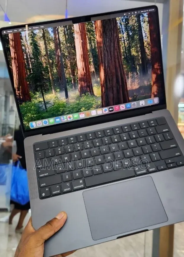 New Laptop Apple MacBook Air 2024 M3 18GB Apple M3 Pro SSD 512GB
