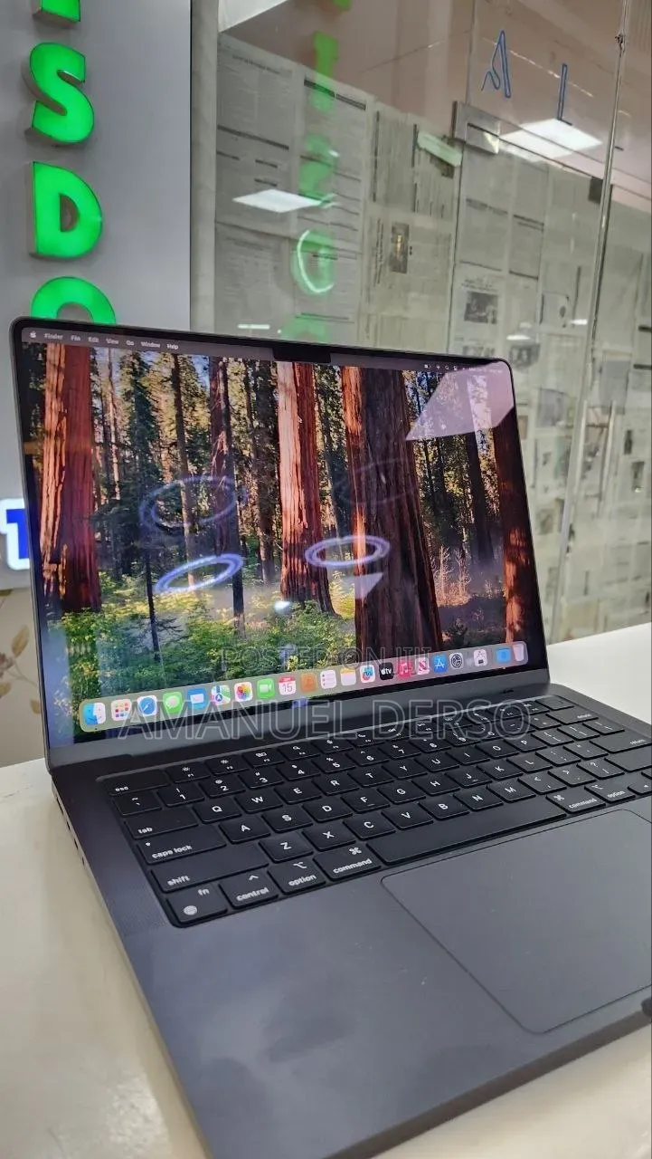 New Laptop Apple MacBook Air 2024 M3 18GB Apple M3 Pro SSD 512GB