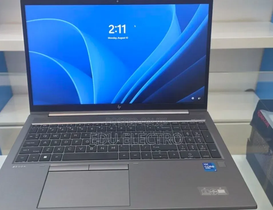 New Laptop HP ZBook Firefly G8 16GB Intel Core i7 SSD 512GB
