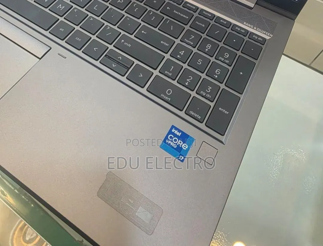 New Laptop HP ZBook Firefly G8 16GB Intel Core i7 SSD 512GB