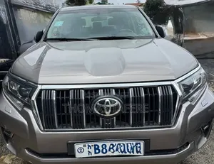 Toyota Land Cruiser Prado 2022 Gold