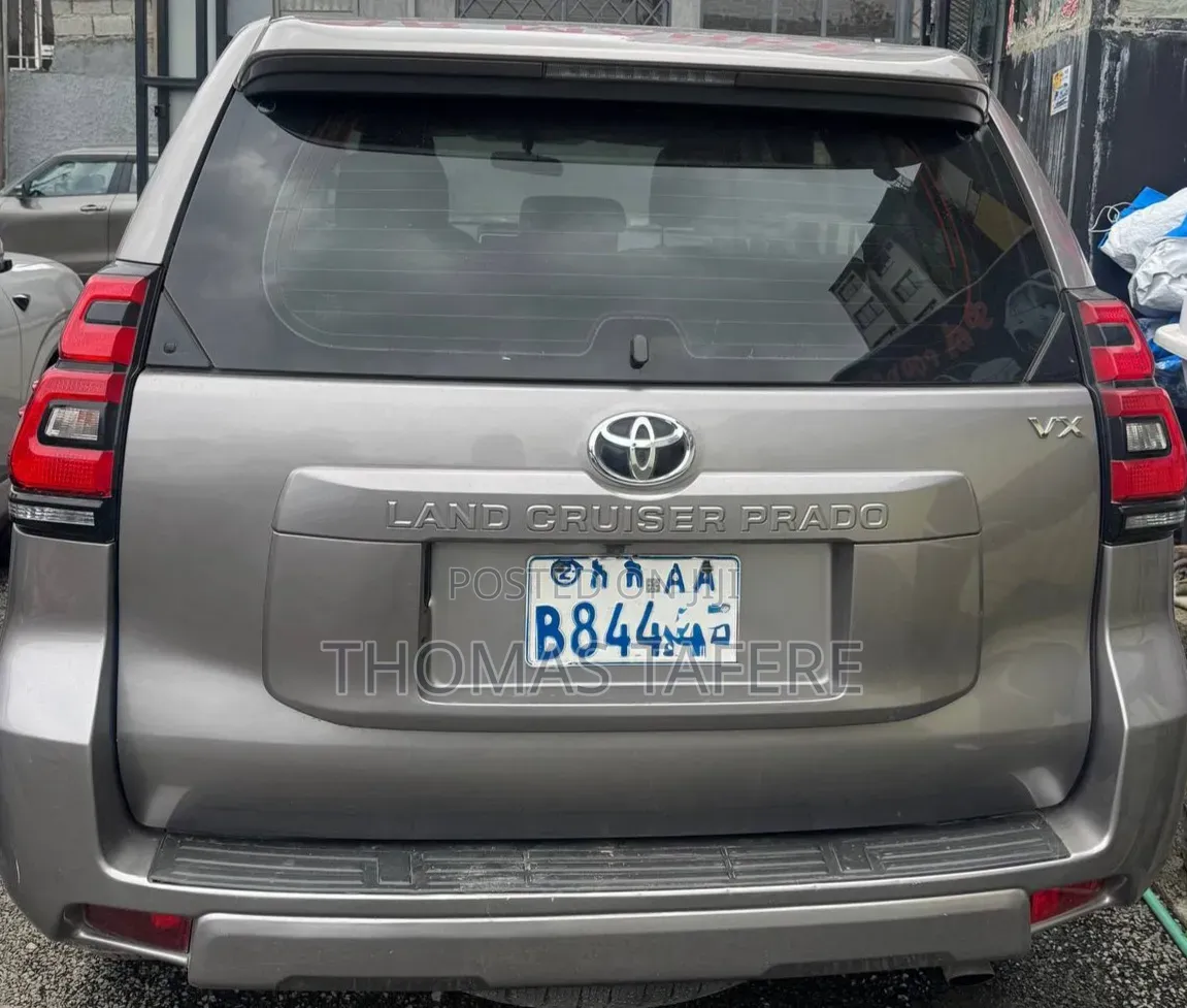 Toyota Land Cruiser Prado 2022 Gold