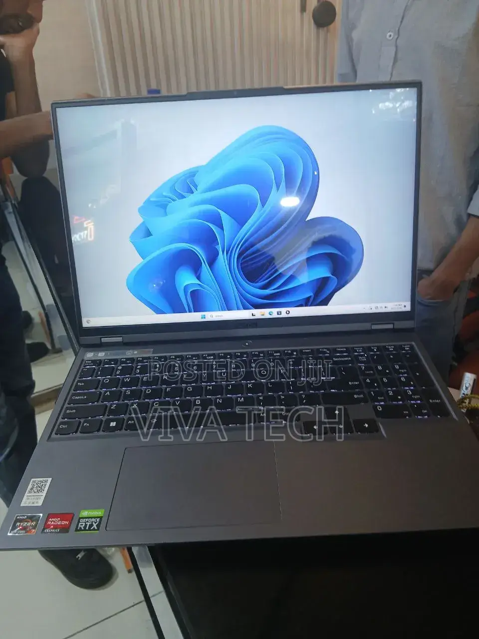 New Laptop Lenovo Legion 5 16GB AMD Ryzen 7 SSD 512GB