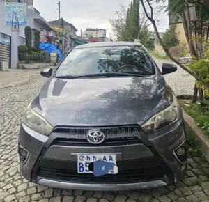 Toyota Yaris 2015 Gray