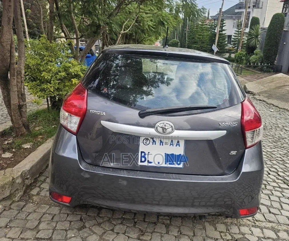 Toyota Yaris 2015 Gray