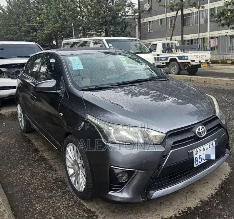 Toyota Yaris 2015 Gray
