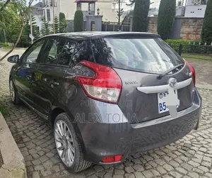 Toyota Yaris 2015 Gray