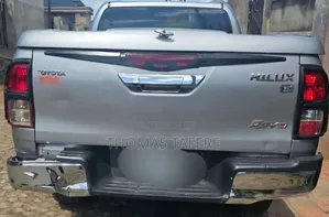 Toyota Hilux 2017 Silver