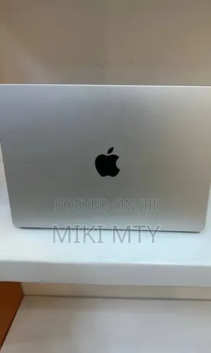 New Laptop Apple MacBook 2016 8GB Apple M3 Pro SSD 512GB