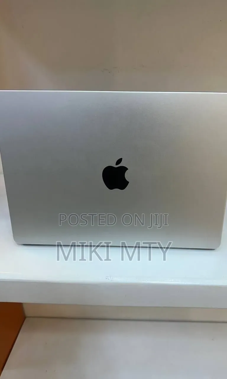 New Laptop Apple MacBook 2016 8GB Apple M3 Pro SSD 512GB