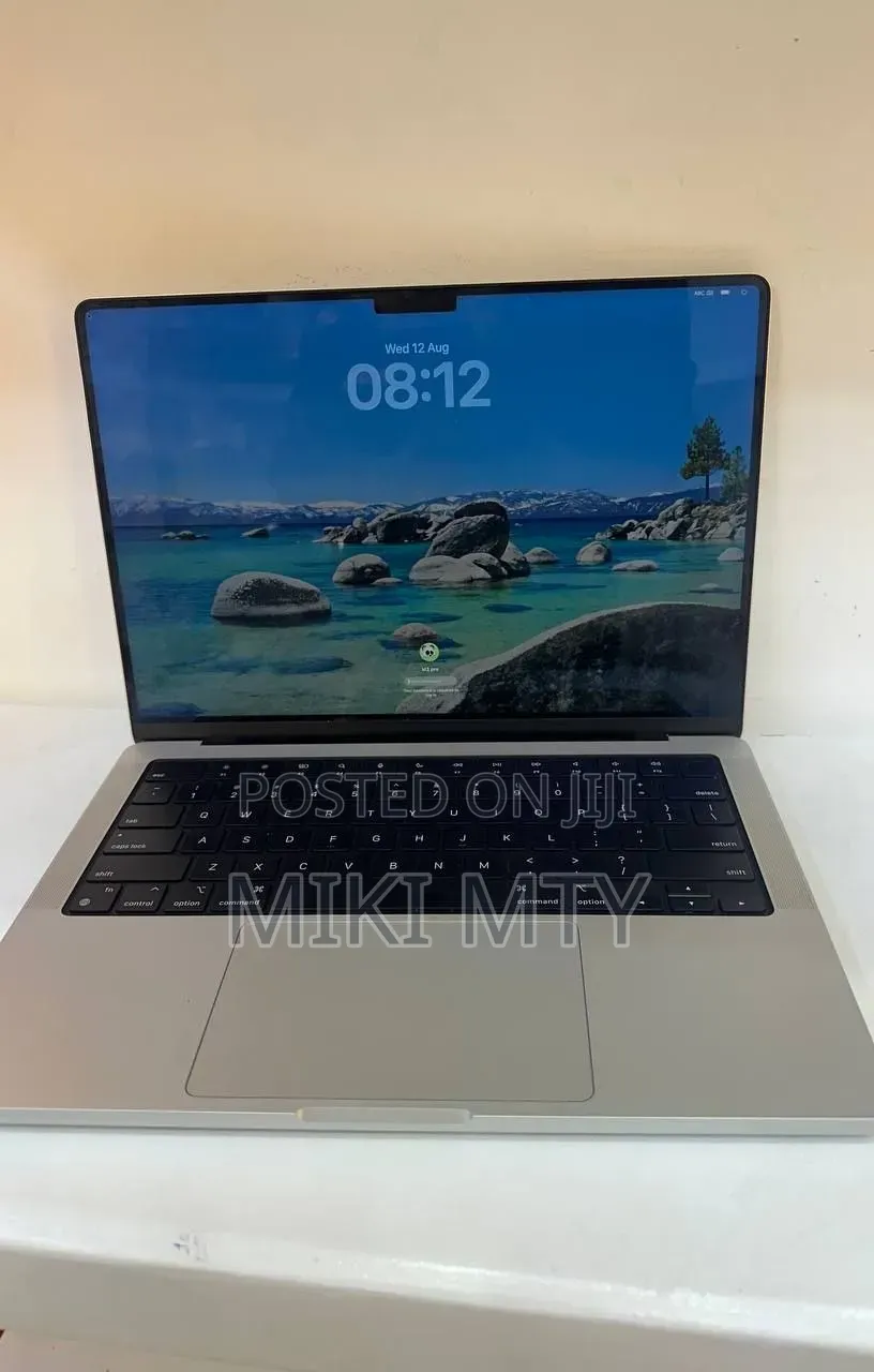New Laptop Apple MacBook 2016 8GB Apple M3 Pro SSD 512GB
