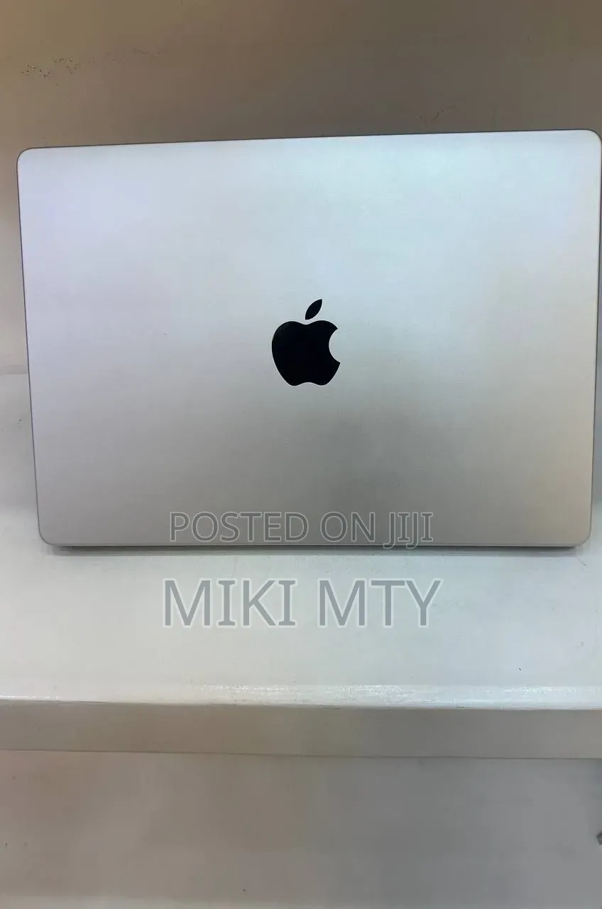 New Laptop Apple MacBook 2016 8GB Apple M3 Pro SSD 512GB