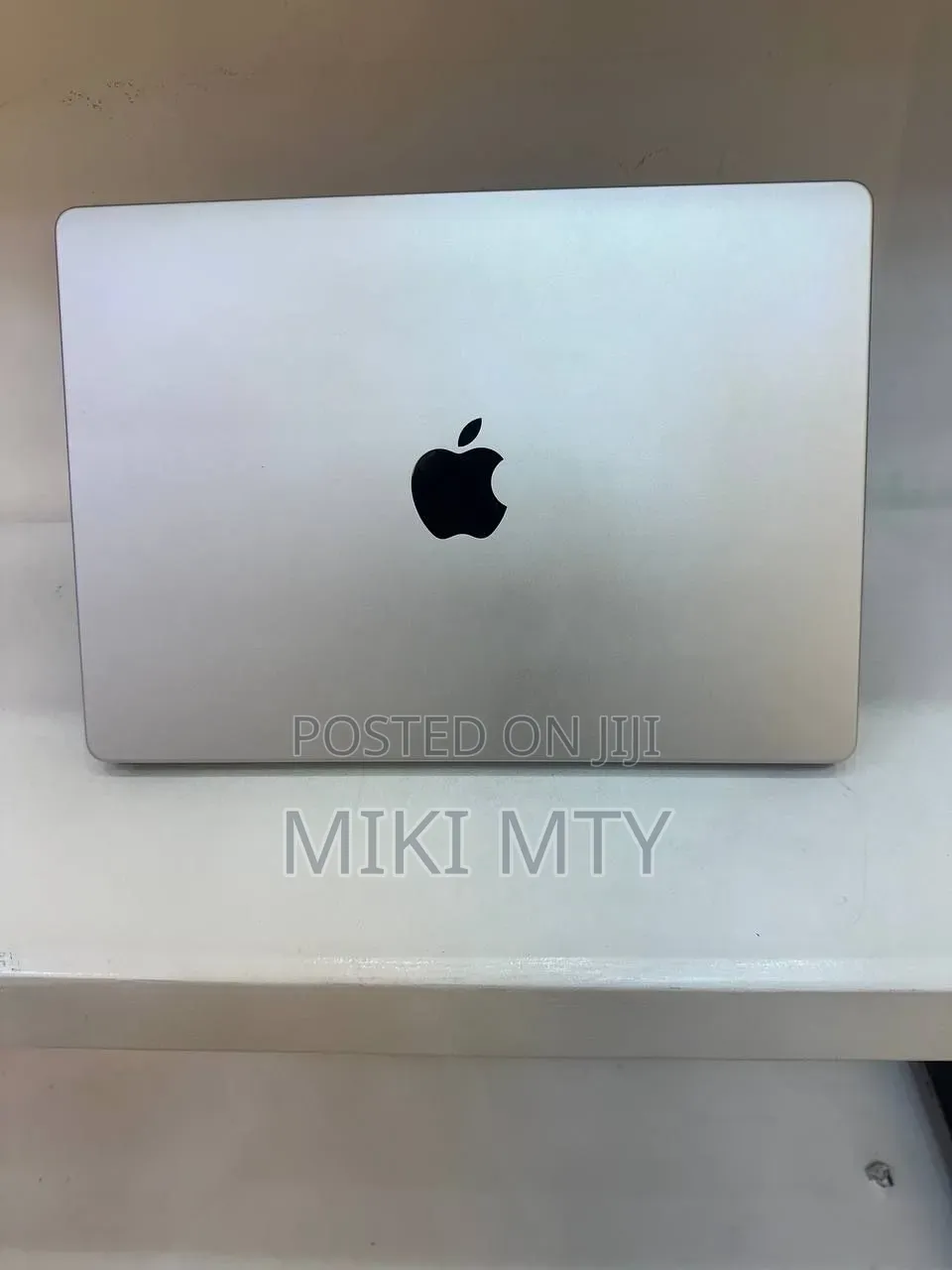 New Laptop Apple MacBook 2016 8GB Apple M3 Pro SSD 512GB