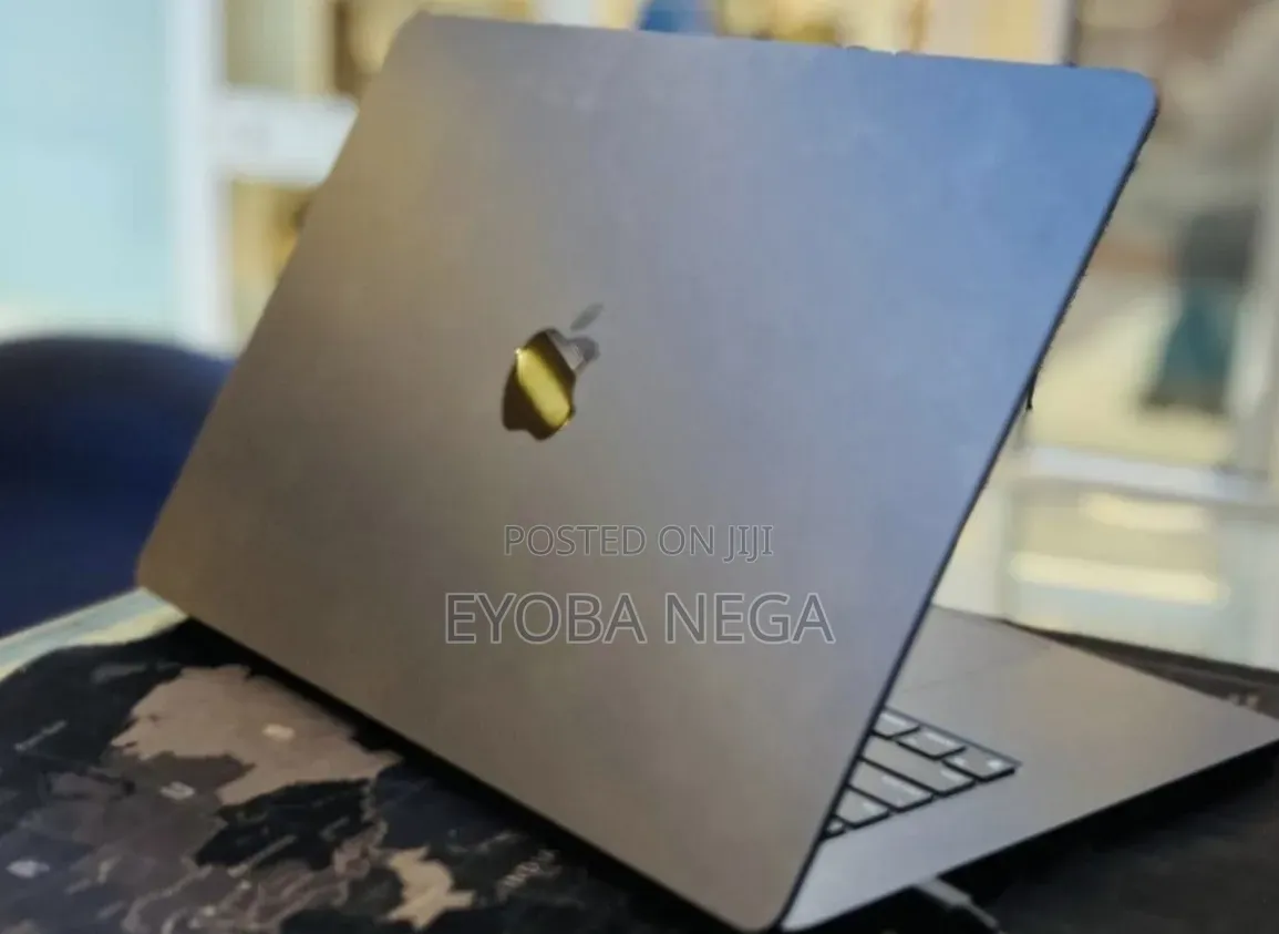 Laptop Apple MacBook Air 2024 M3 8GB Apple M3 SSD 256GB