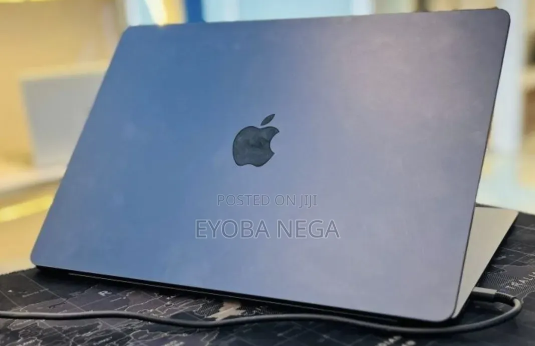 Laptop Apple MacBook Air 2024 M3 8GB Apple M3 SSD 256GB