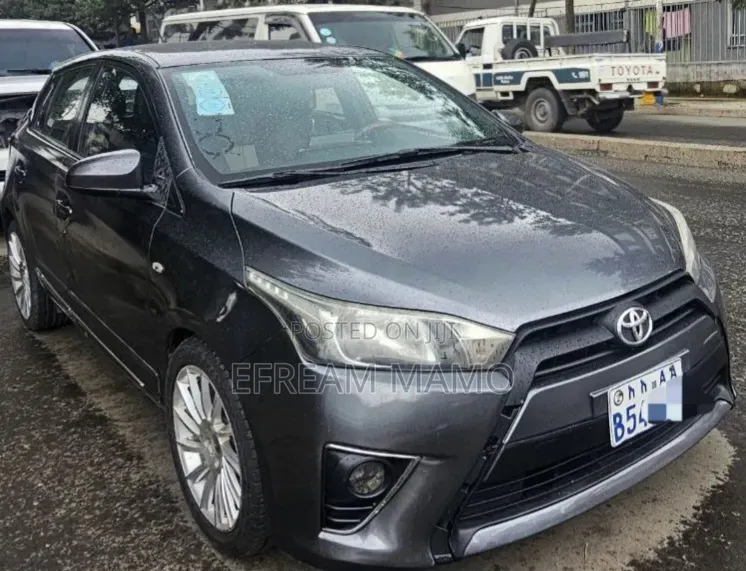 Toyota Yaris 2015 Gray