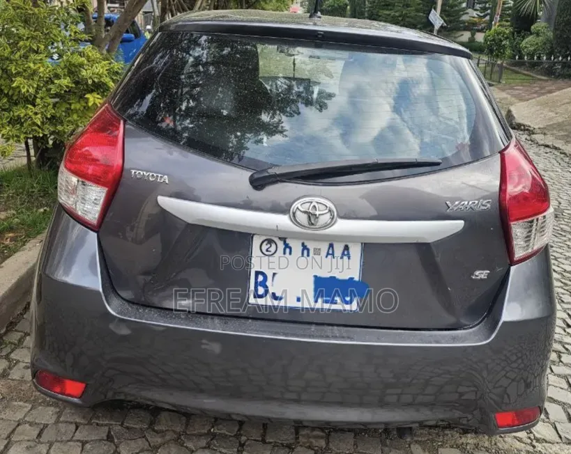 Toyota Yaris 2015 Gray