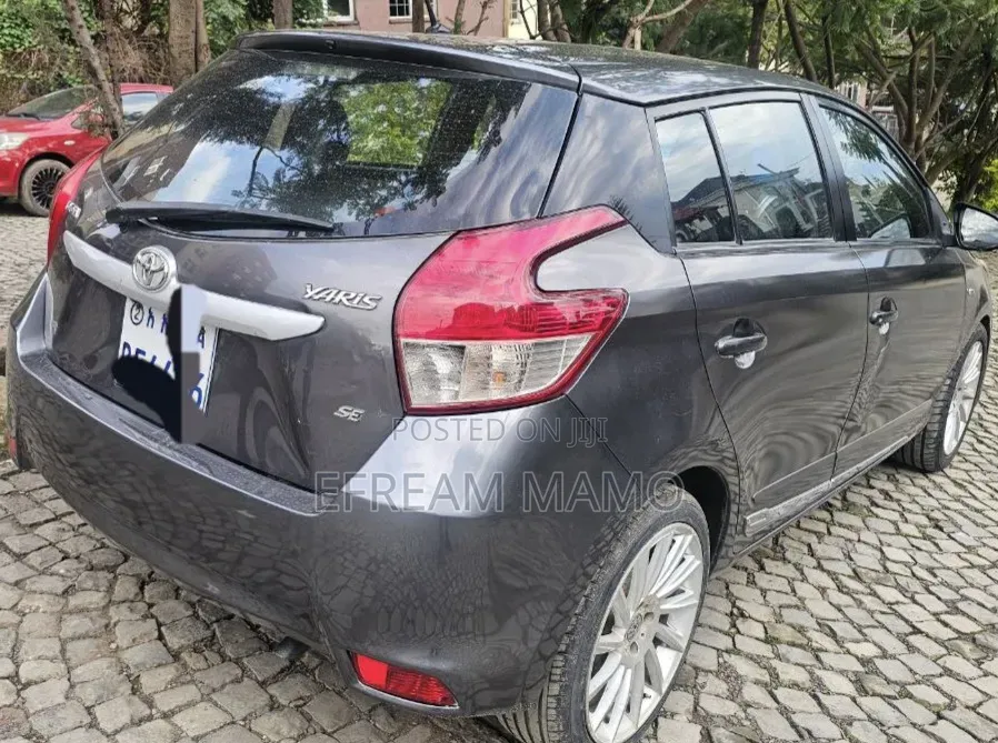 Toyota Yaris 2015 Gray