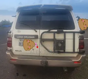 Toyota Land Cruiser 2005 White