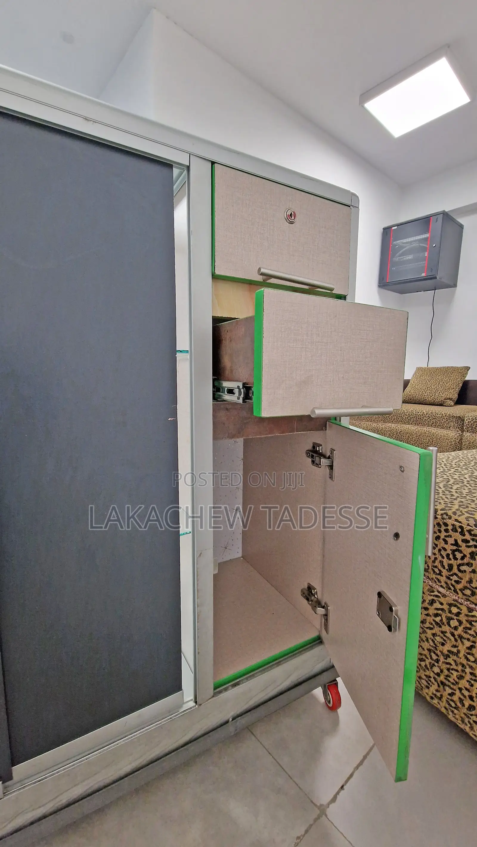 Aluminium Display