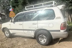 Toyota Land Cruiser 2005 White