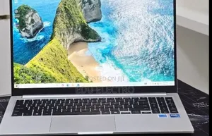 New Laptop Samsung Galaxy Book4 16GB Intel Core i7 SSD 512GB