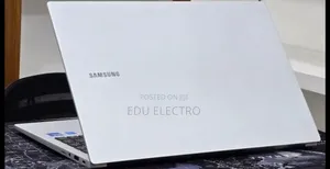 New Laptop Samsung Galaxy Book4 16GB Intel Core i7 SSD 512GB