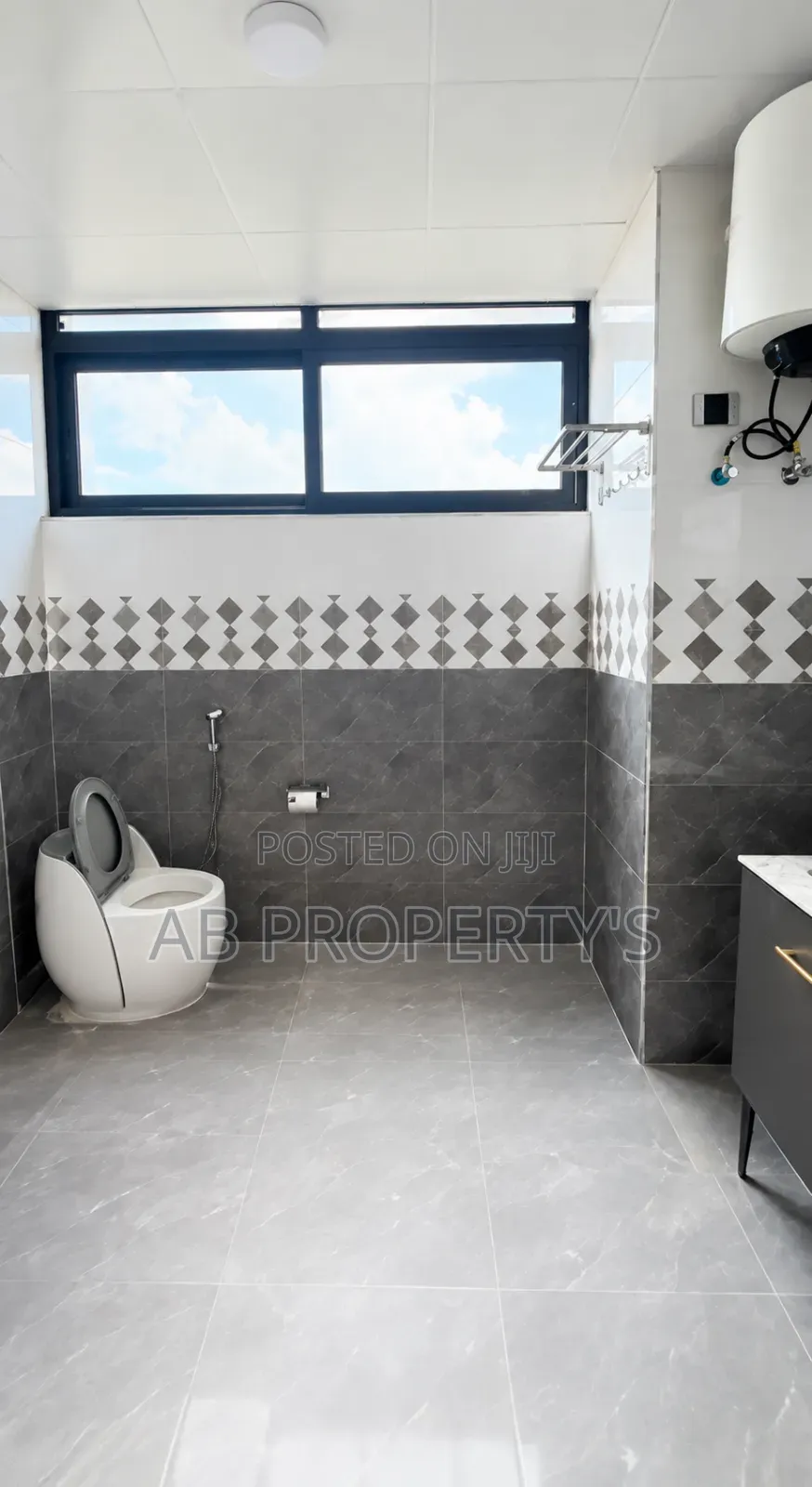 Furnished 3bdrm Apartment in አፍሪካ ህብረት, Kirkos for sale