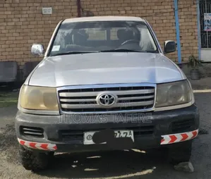 Toyota Land Cruiser 2004 Gold