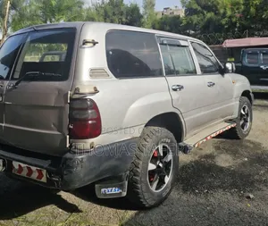 Toyota Land Cruiser 2004 Gold