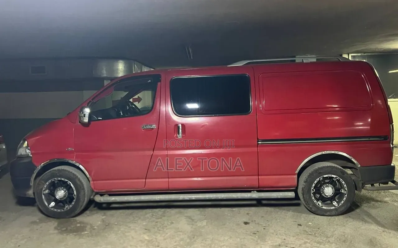 Toyota HiAce 2007 Red