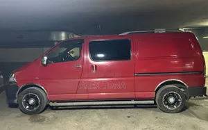 Toyota HiAce 2007 Red