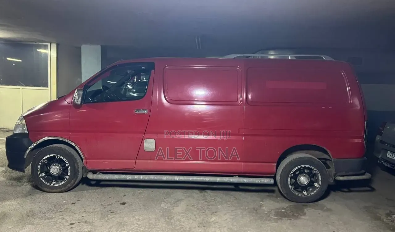 Toyota HiAce 2007 Red