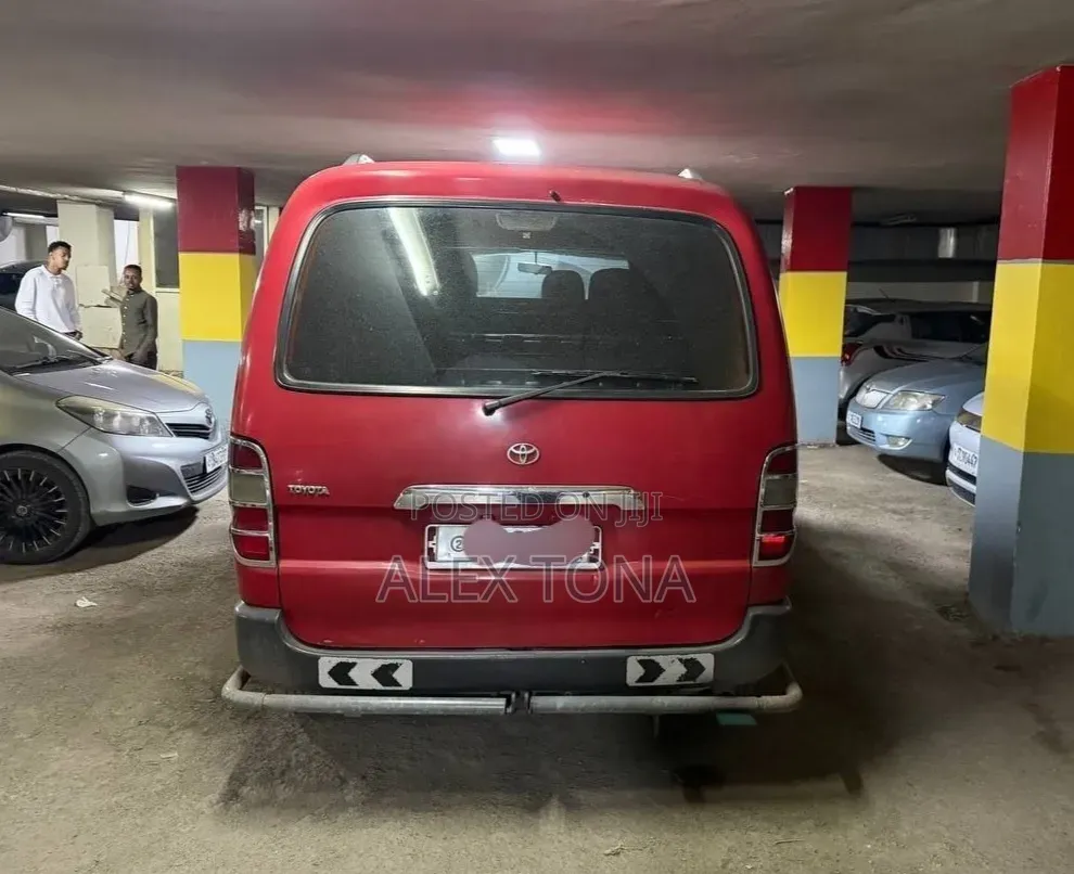 Toyota HiAce 2007 Red
