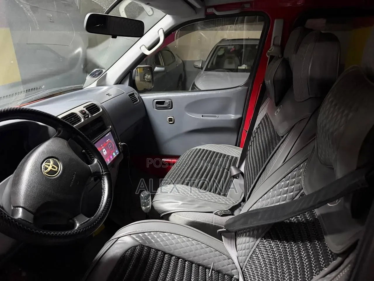 Toyota HiAce 2007 Red